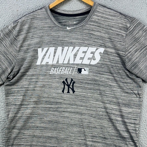 New York Yankees Dri-Fit T-Shirt Crewneck Mens XL Gray MLB Logo The Nike Tee NEW